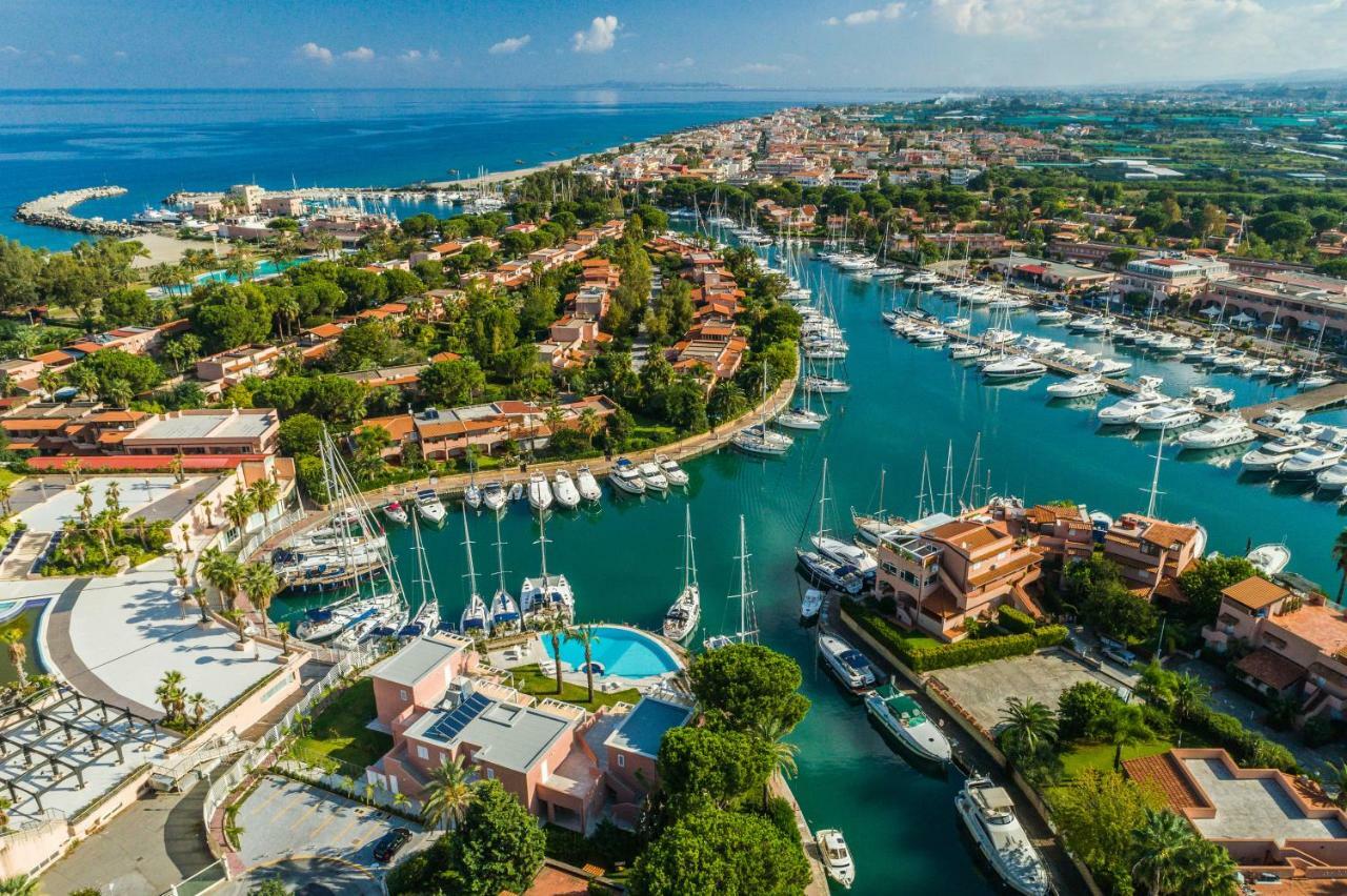 Residence Delfino, Portorosa Фурнари Экстерьер фото