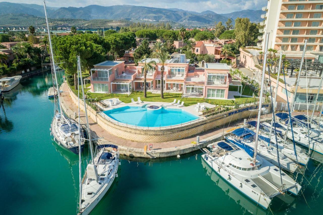 Residence Delfino, Portorosa Фурнари Экстерьер фото