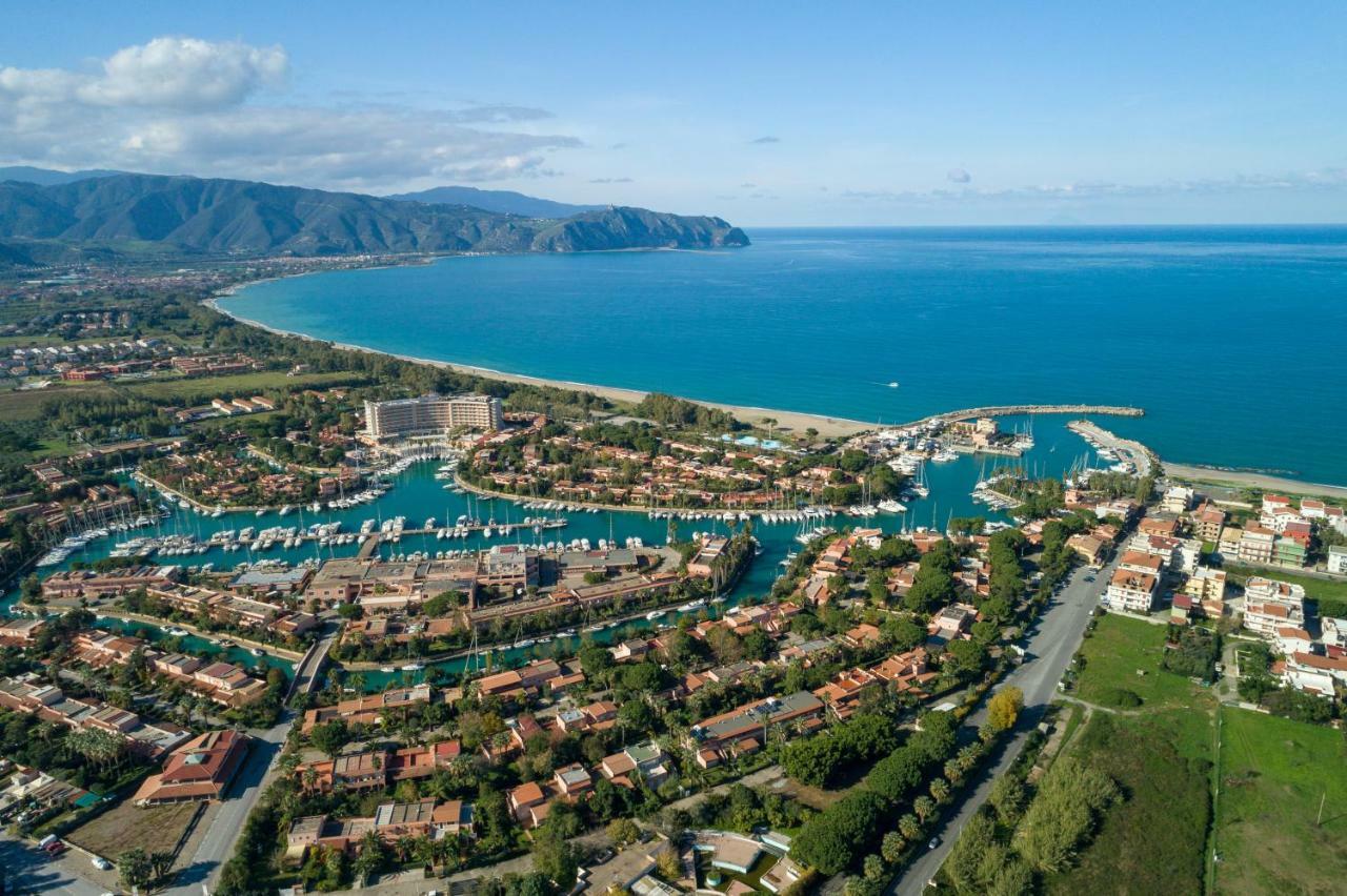 Residence Delfino, Portorosa Фурнари Экстерьер фото