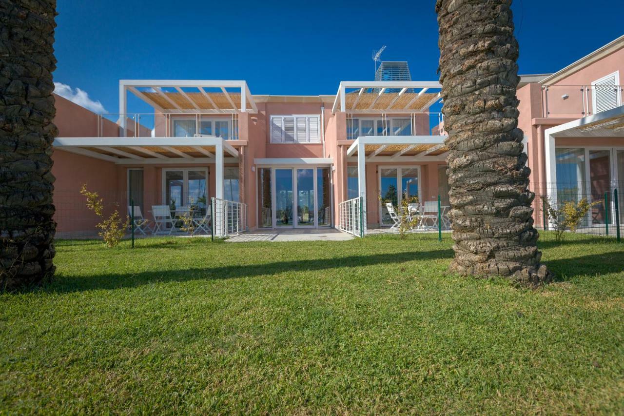 Residence Delfino, Portorosa Фурнари Экстерьер фото