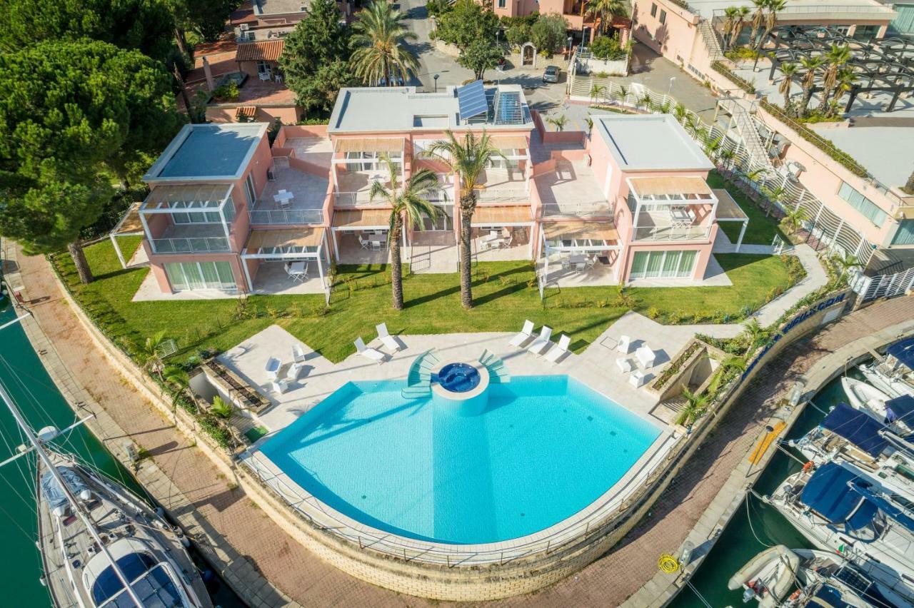Residence Delfino, Portorosa Фурнари Экстерьер фото