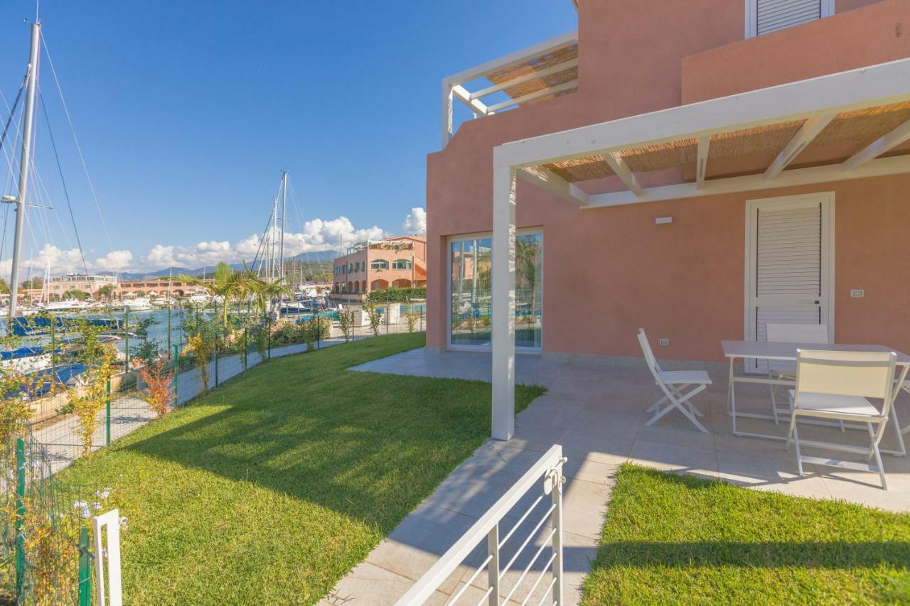 Residence Delfino, Portorosa Фурнари Экстерьер фото