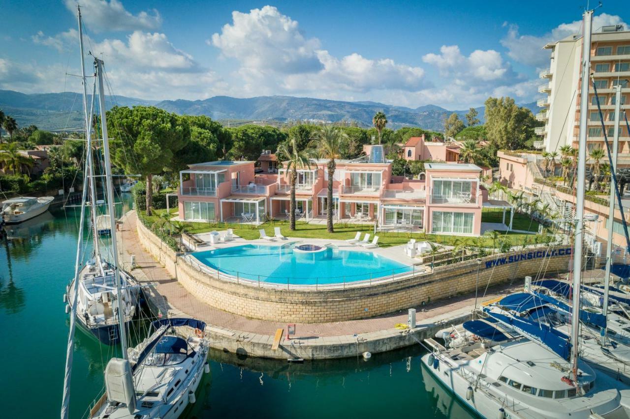 Residence Delfino, Portorosa Фурнари Экстерьер фото