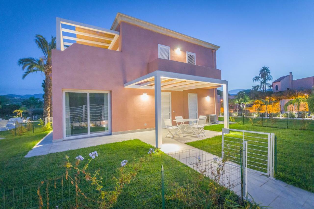 Residence Delfino, Portorosa Фурнари Экстерьер фото