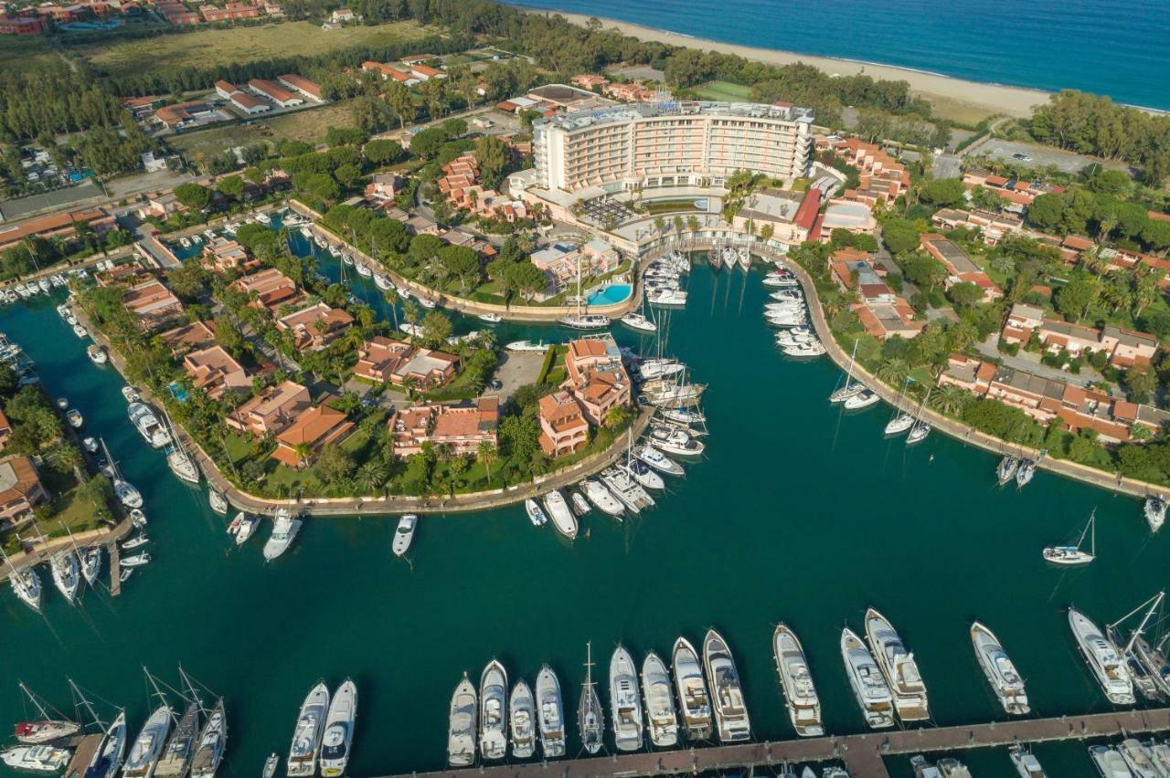 Residence Delfino, Portorosa Фурнари Экстерьер фото