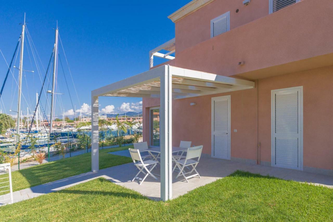 Residence Delfino, Portorosa Фурнари Экстерьер фото