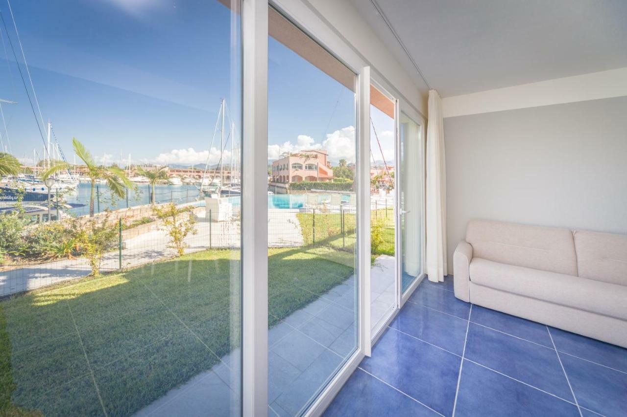 Residence Delfino, Portorosa Фурнари Экстерьер фото