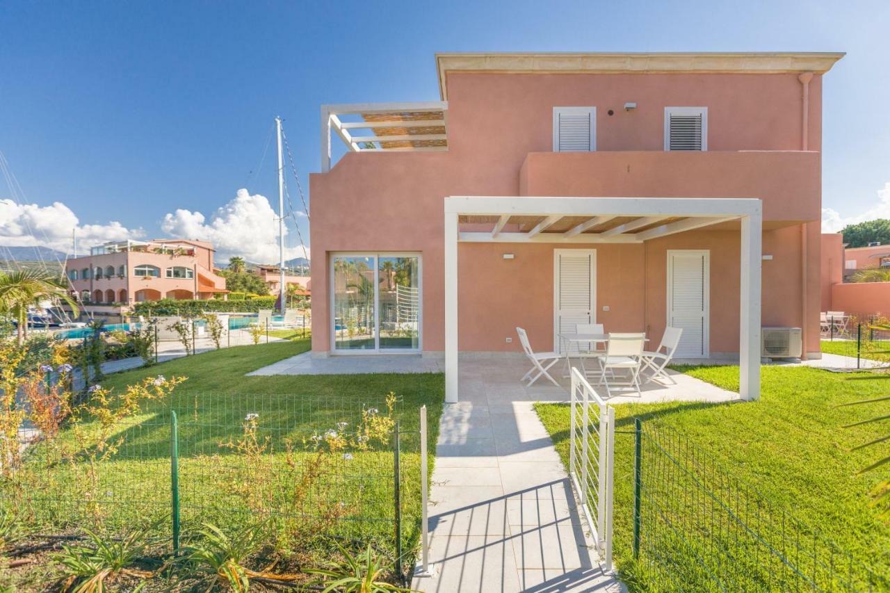 Residence Delfino, Portorosa Фурнари Экстерьер фото