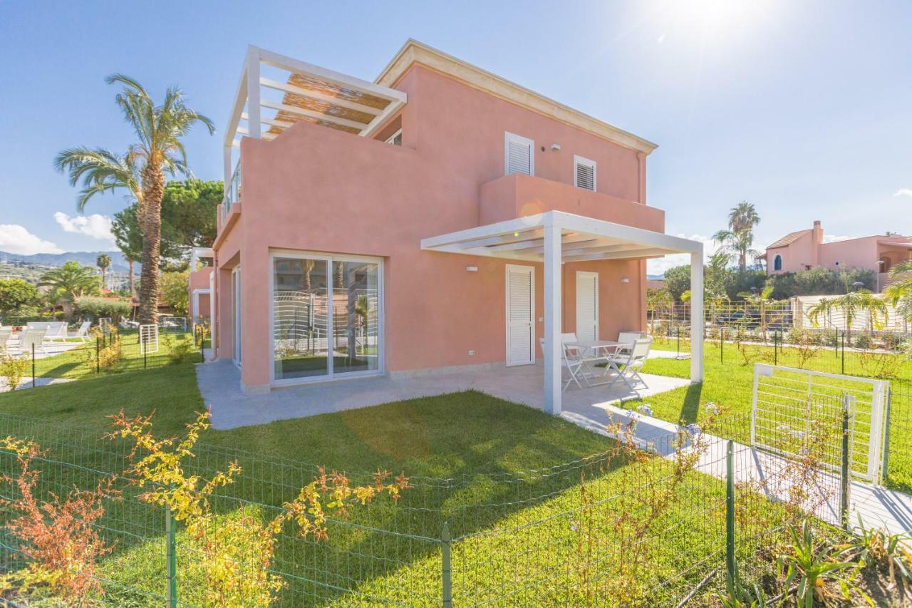 Residence Delfino, Portorosa Фурнари Экстерьер фото