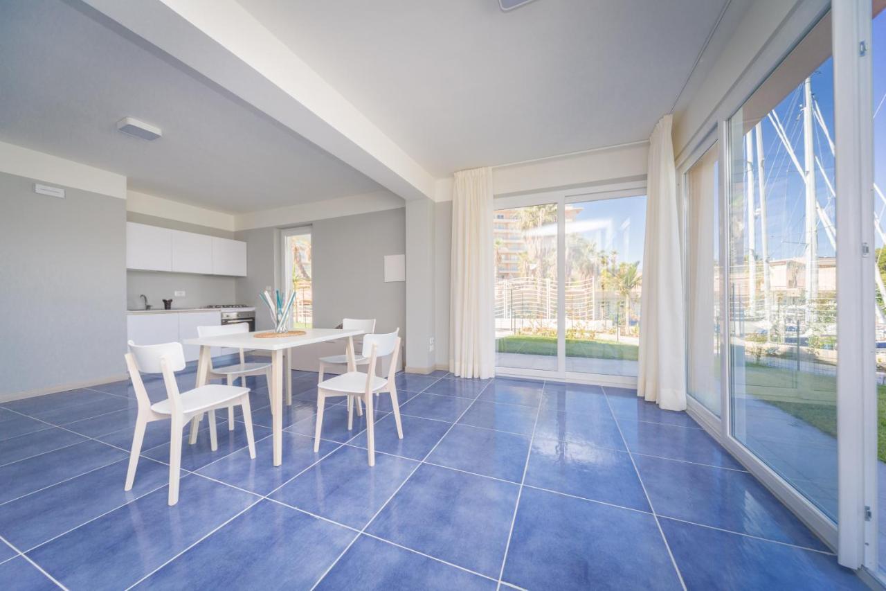 Residence Delfino, Portorosa Фурнари Экстерьер фото